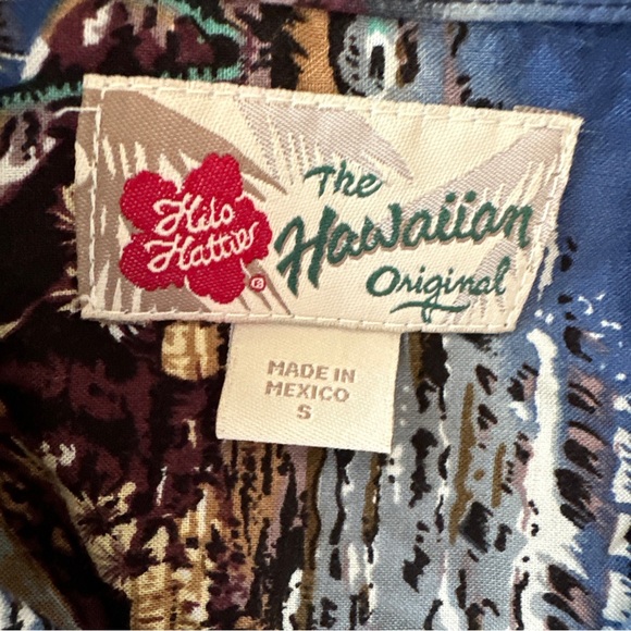 Hilo Hattie’s Hawaiian Original Men’s Shirt Small Blue Rayon - Picture 3 of 10